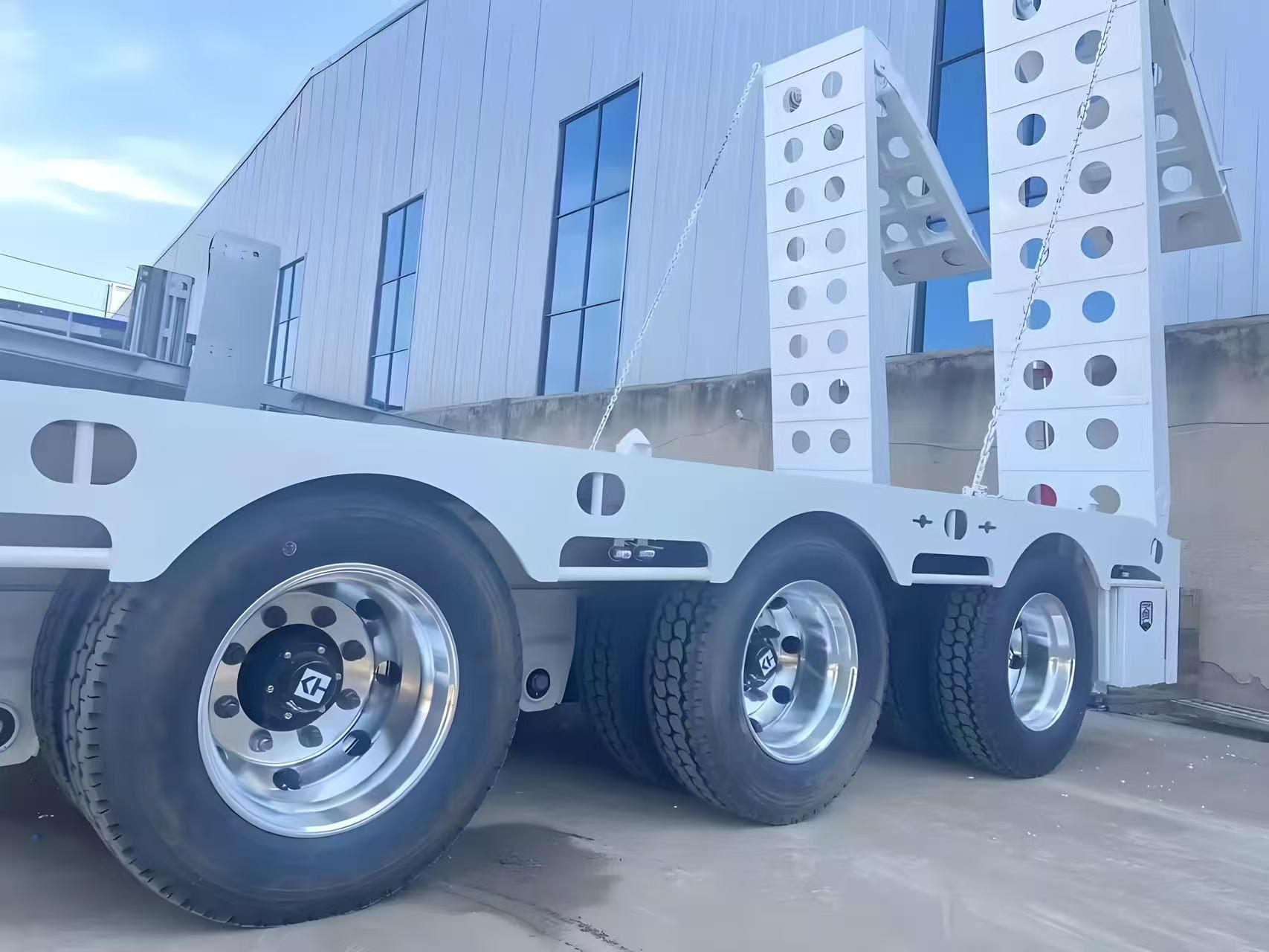 Lowbed equipment trailer side profile