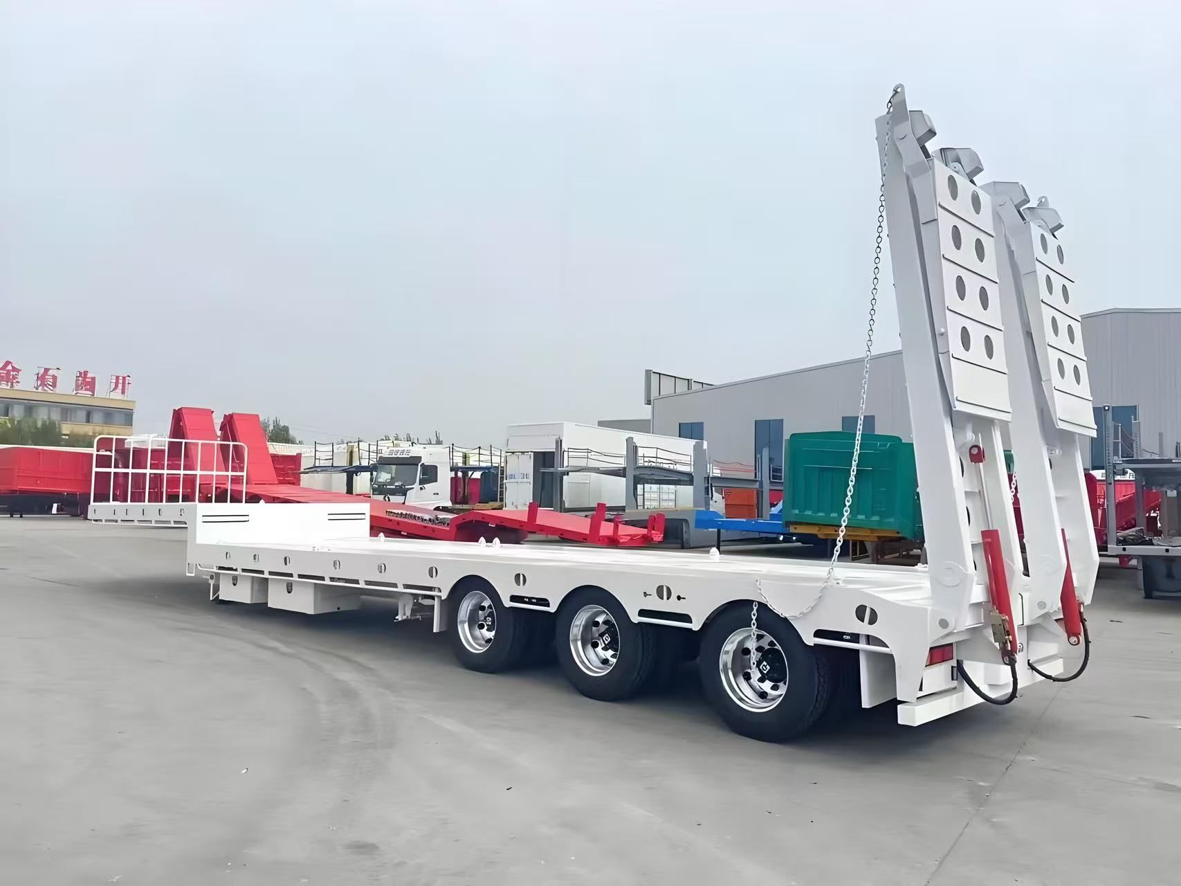 Lowbed equipment trailer deck and ramp angle