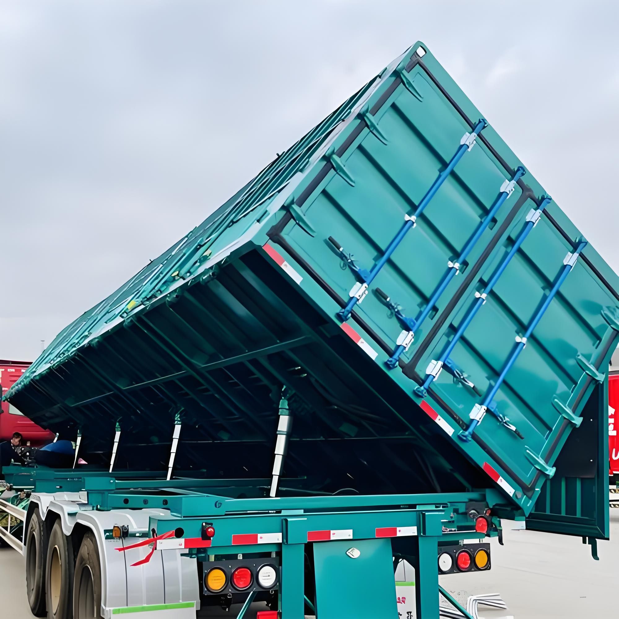 Side dump semi-trailer unloading angle